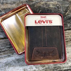 NWT Levi’s Genuine Brown Leather Wallet